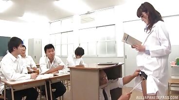 日本教师在课堂上被骚扰